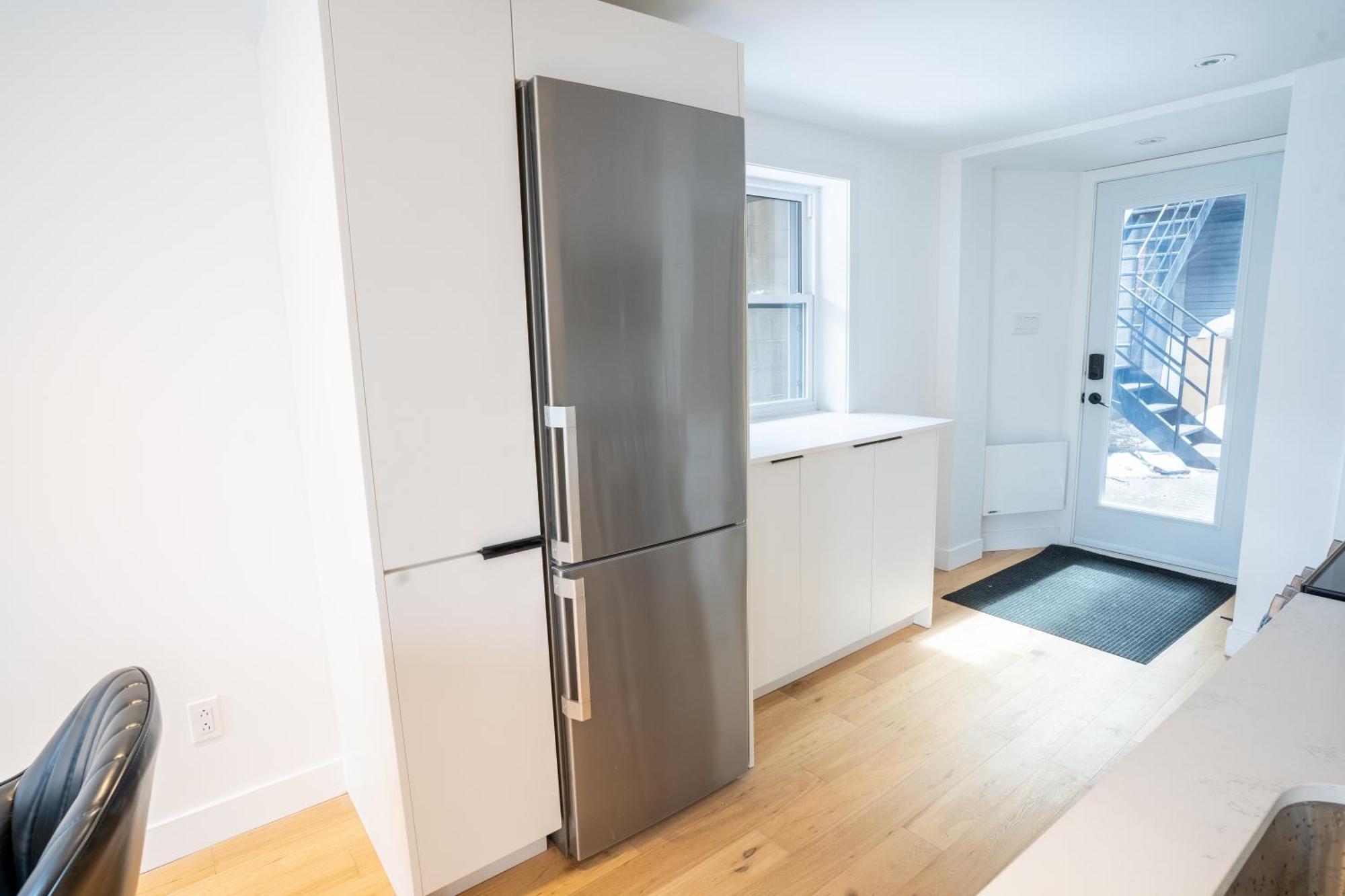 Superb 2 Bed Steps From Downtown And 2Min To Metro Apartment Montreal Exterior photo